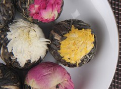 Yunnan Raw Pu’er Scented Tea 120g (18pcs) Handmade Dragon Ball Flowers Gift Box