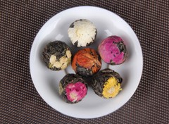Yunnan Raw Pu’er Scented Tea 120g (18pcs) Handmade Dragon Ball Flowers Gift Box